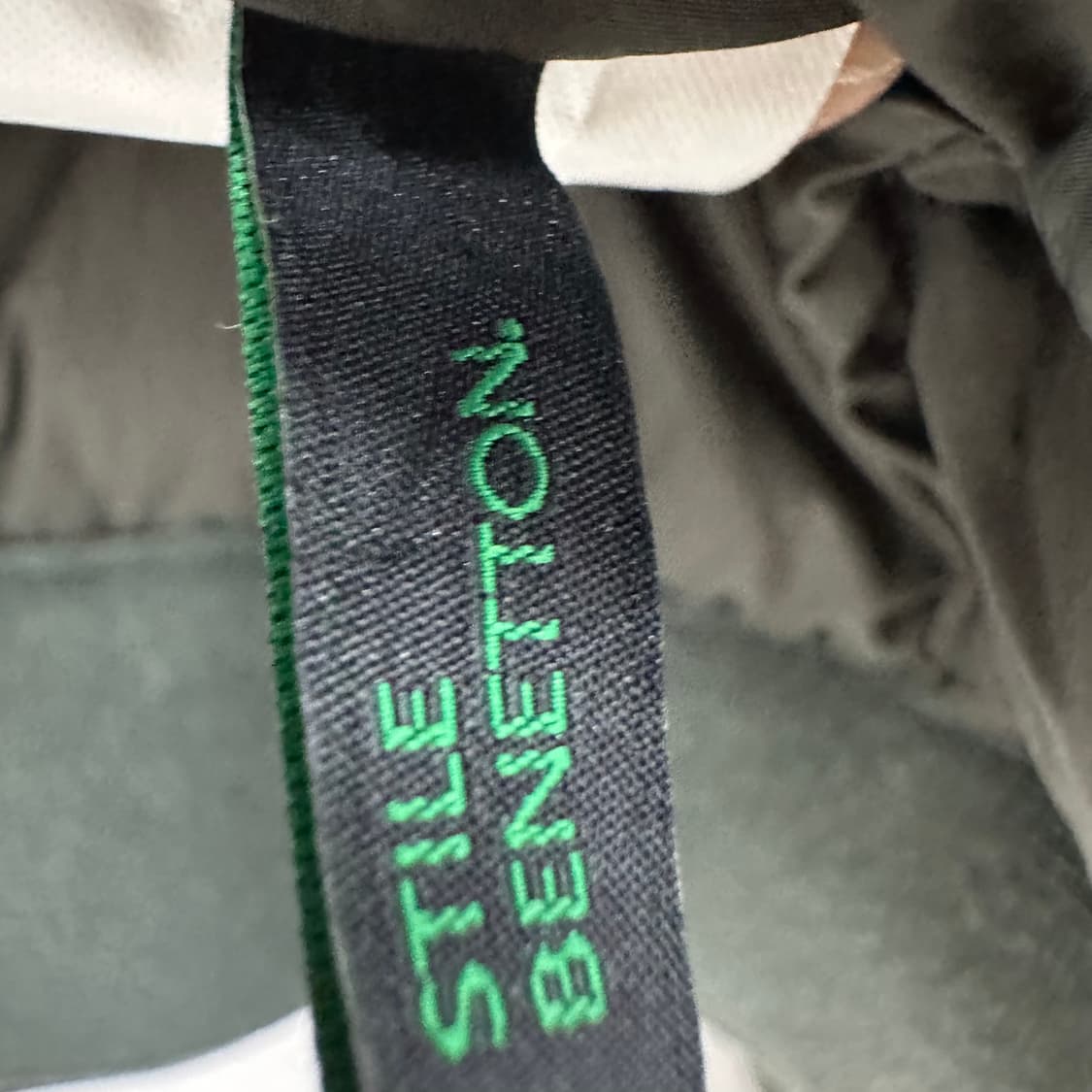 90 베네통 여자 덕다운 숏 경량패딩 상품이미지4