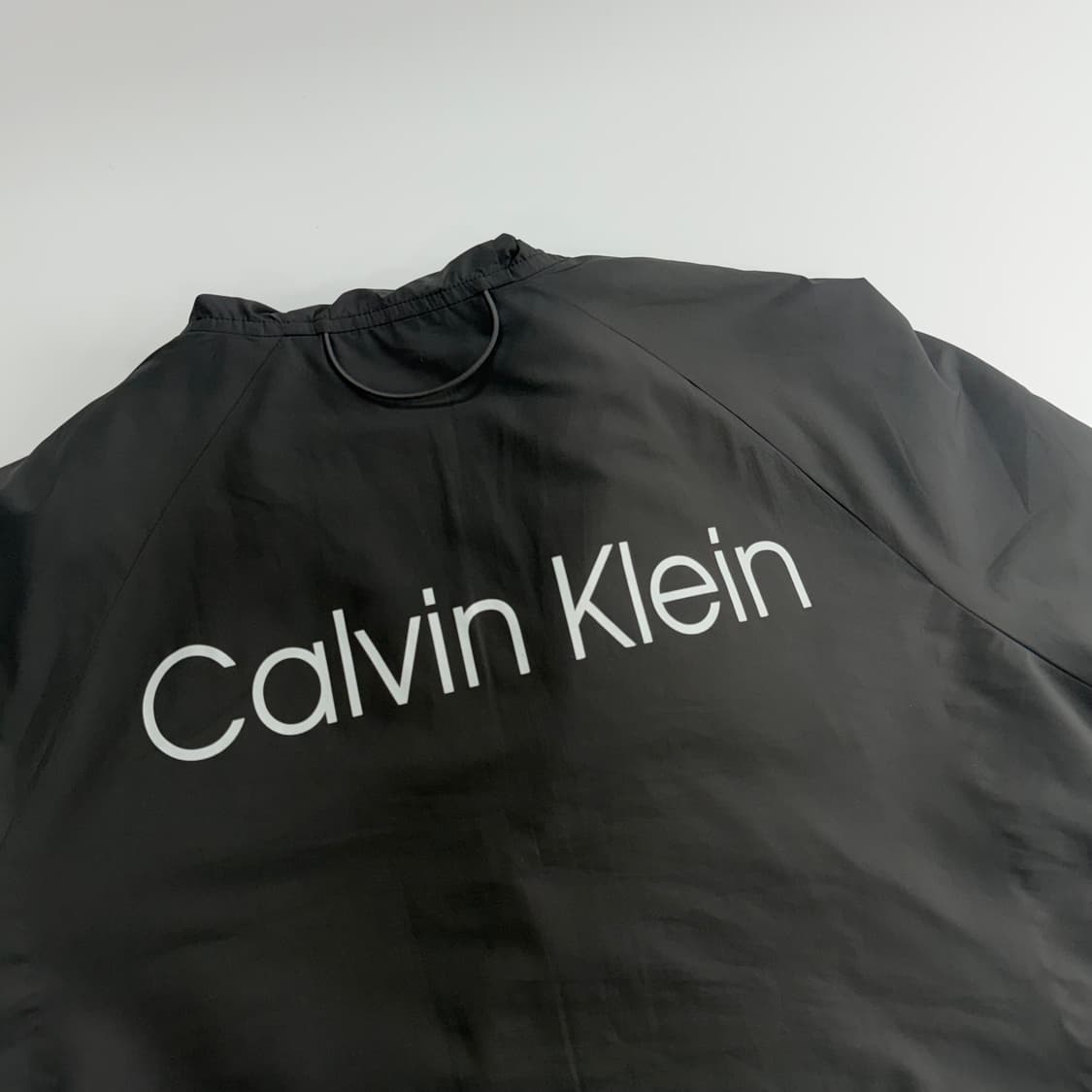 Calvin klein 켈빈클라인 백 로고 차콜 바람막이 상품이미지6