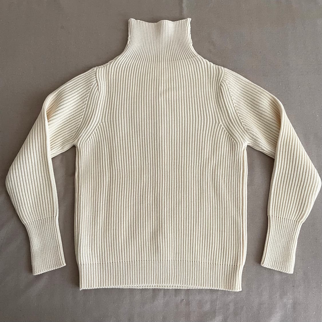 안데르센 안데르센 네이비 터틀넥 Off White 미사용품 상품이미지2