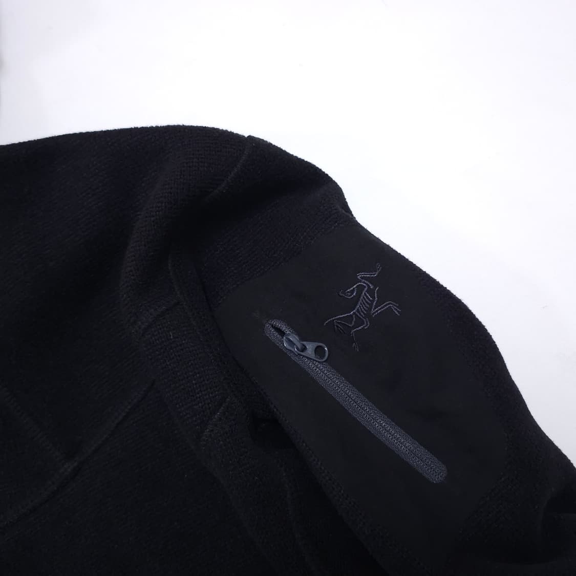 아크테릭스 폴라텍 90's 블랙 커버트 집업 상품이미지3