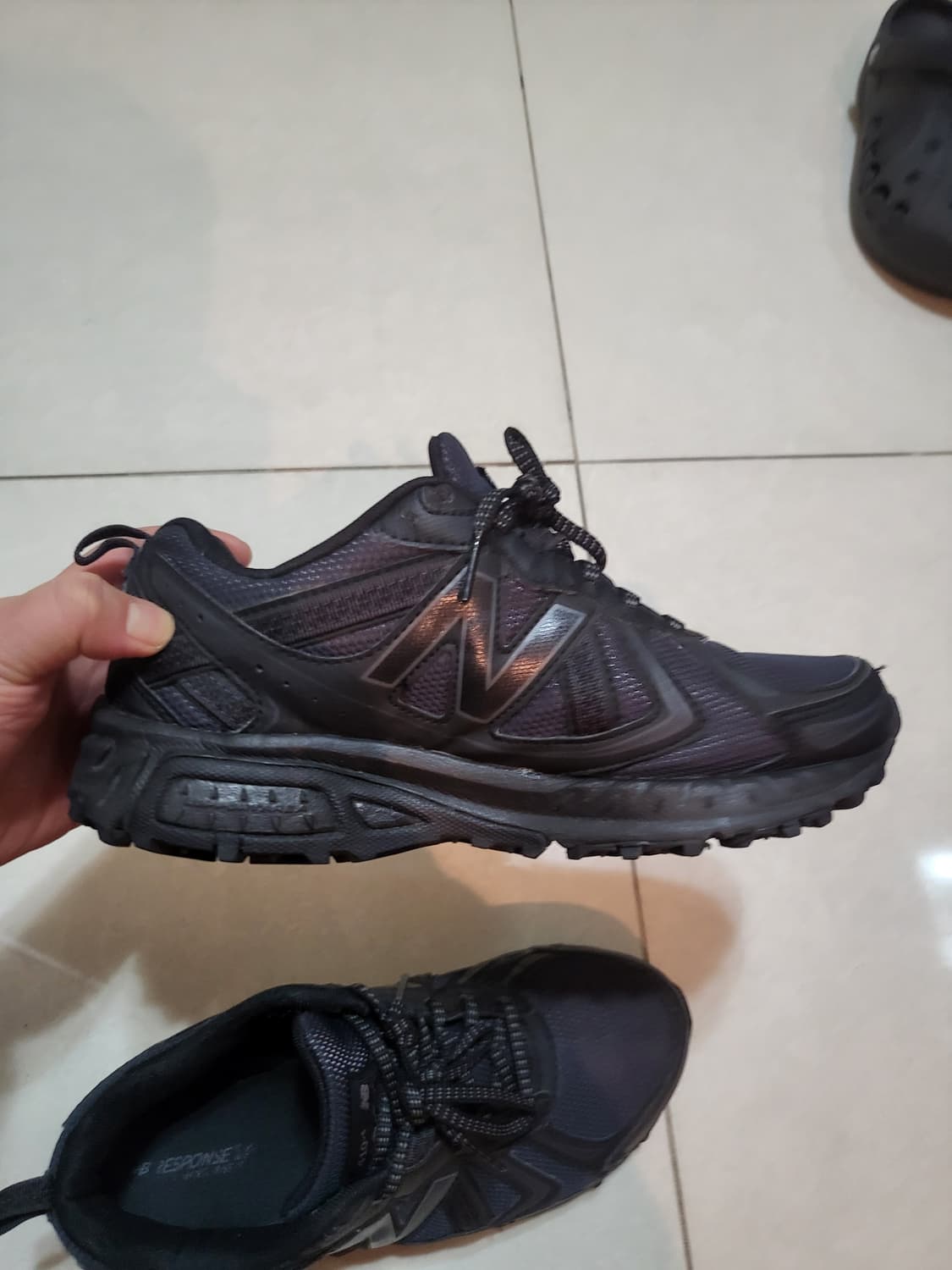 뉴발란스 검정 245 상품이미지4