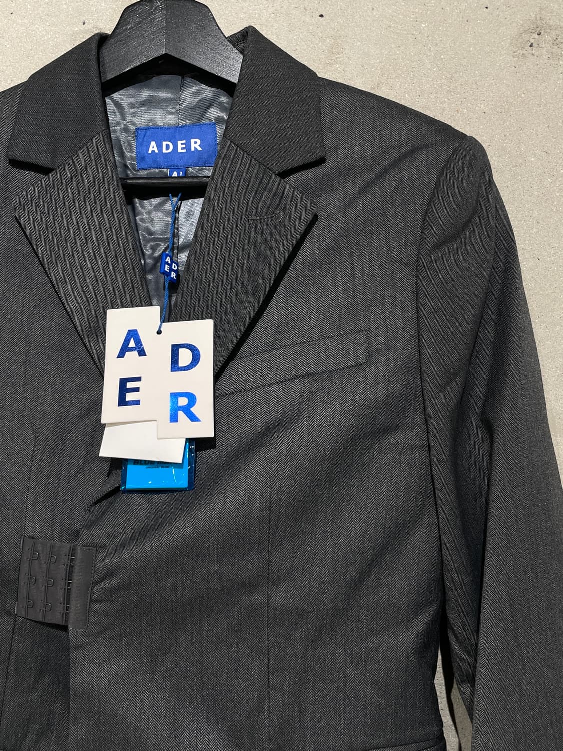 아더에러 21S/S 차콜 후크 플랩포켓 블레이저 상품이미지3