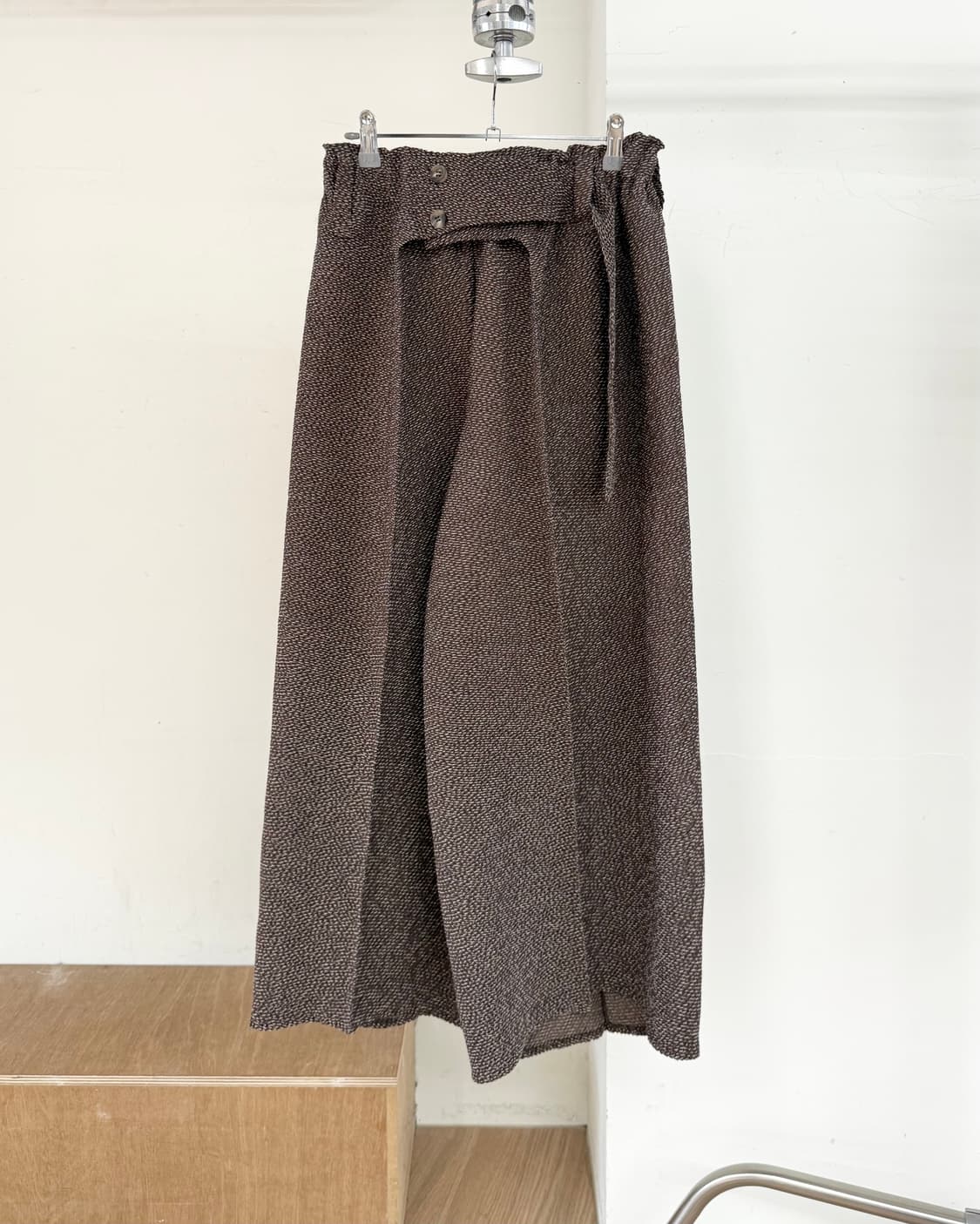 이세이 미야케 브라운 스트라타 플리츠 팬츠 상품이미지1