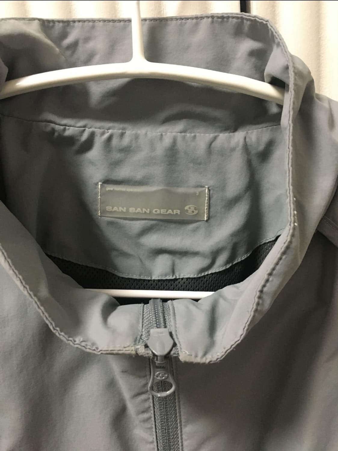 산산기어 슬래시 바람막이 차콜 23ss 상품이미지3