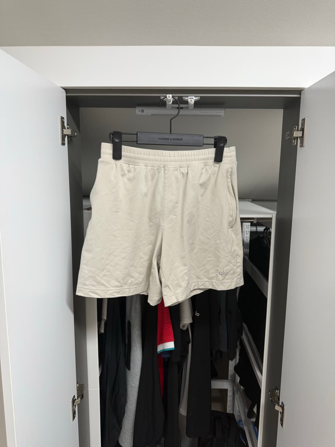 [S] alo yoga 알로요가 쇼츠 아이보리 상품이미지1