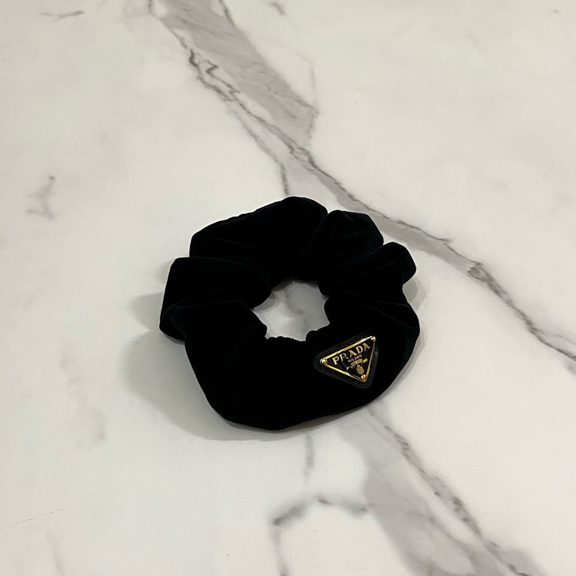 거의새것 프라다 벨벳 스크런치 헤어밴드 헤어곱창 헤어슈슈 상품이미지2