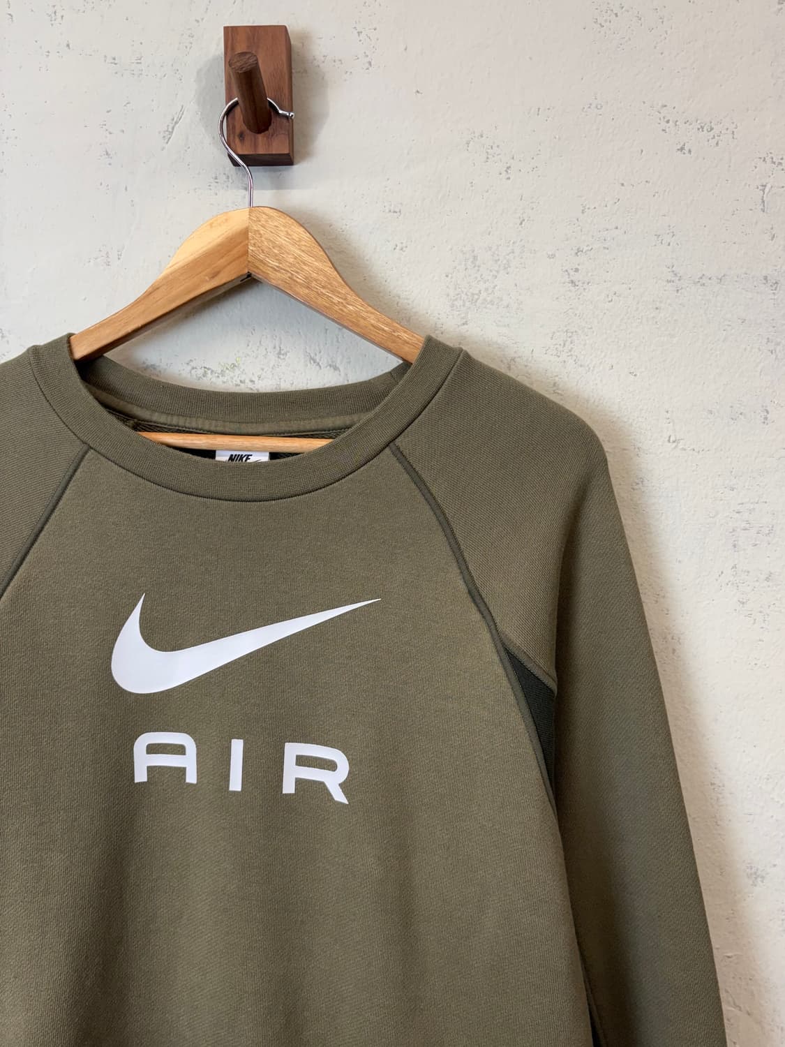 나이키 에어 스우시 빅로고 프린팅 맨투맨 카키 상품이미지2