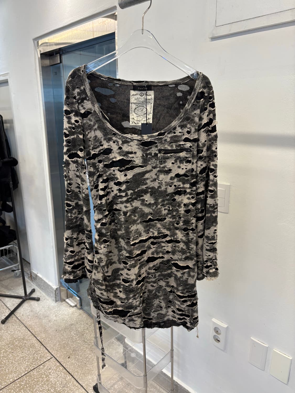 Janiss distressed shirring sleeve 상품이미지1