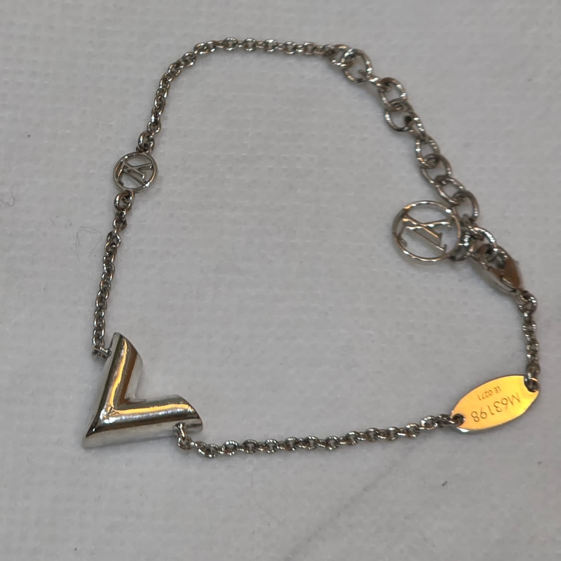 루이비통 에센셜 v 은장 팔찌 상품이미지4