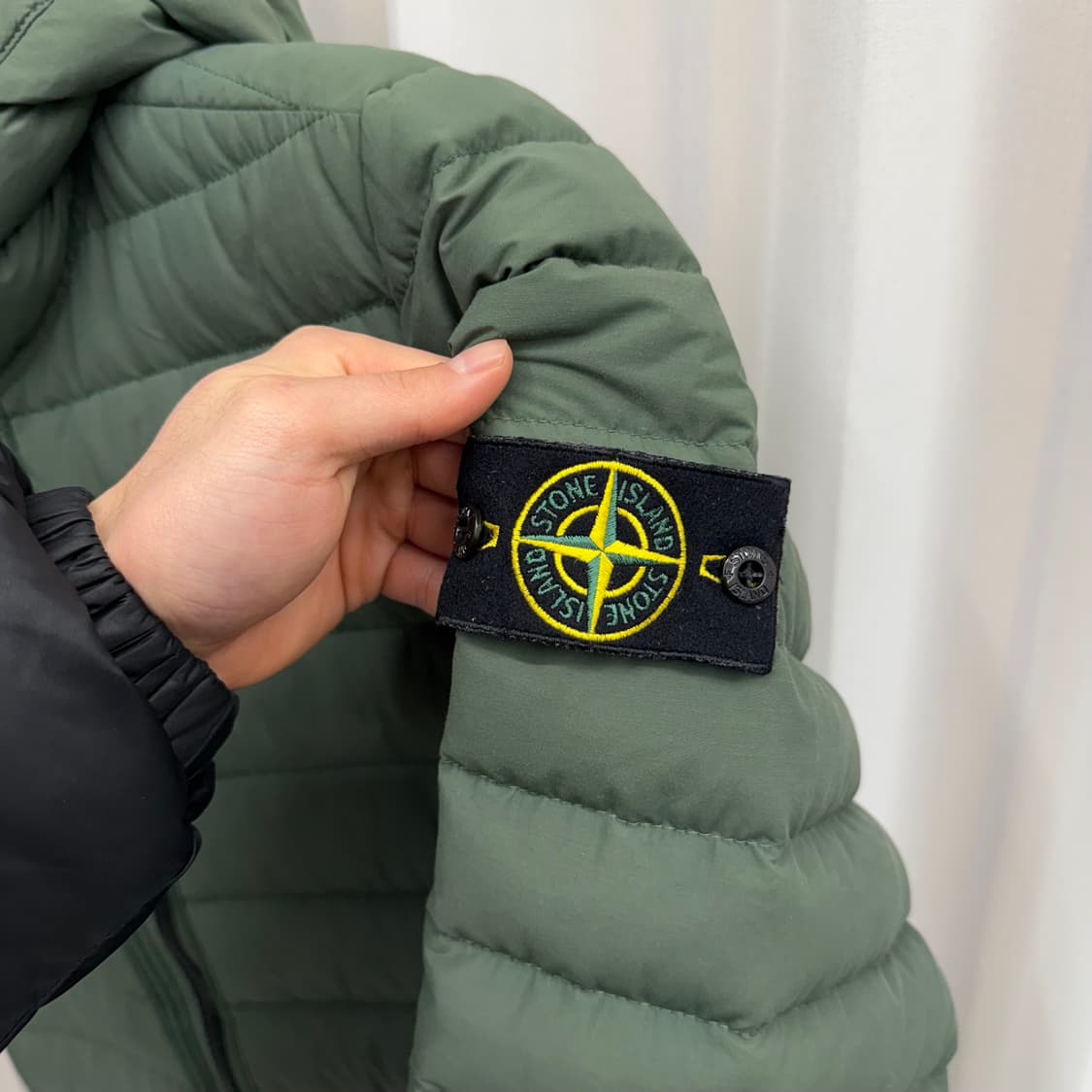 [L] 스톤아일랜드 나일론 텔라 후드 경량패딩 상품이미지4