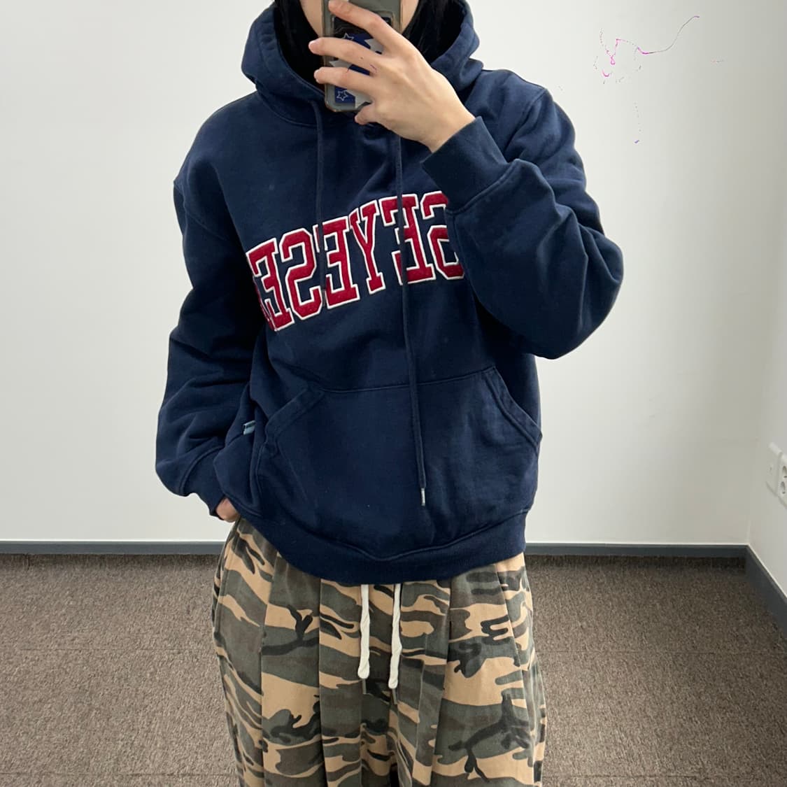 Yeseyesee 예스아이씨 레드 스펠아웃 로고 네이비 후드티 상품이미지1