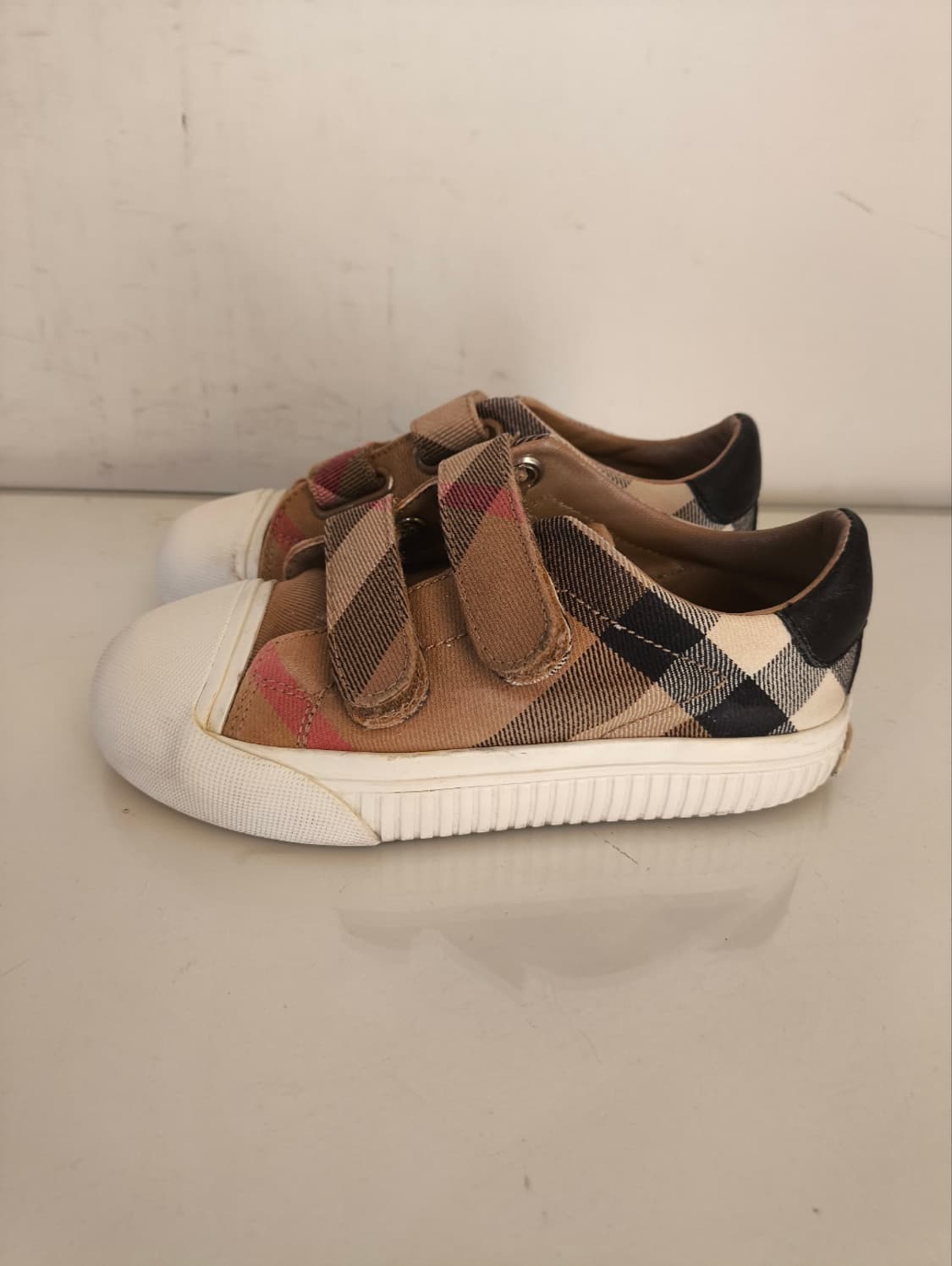 29 버버리 키즈 밸크로 스니커즈 상품이미지1