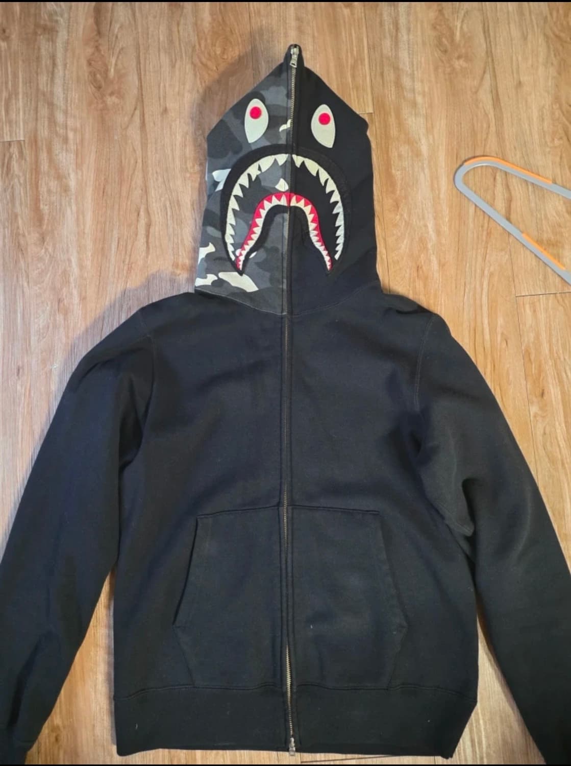 베이프 야광 샤크 후드집업 블랙 상품이미지1