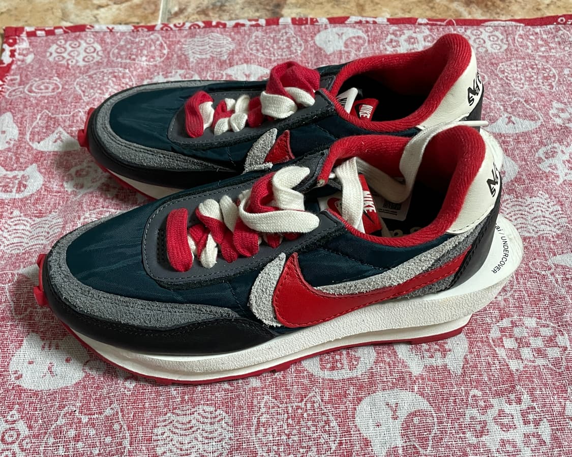 나이키 x 사카이 x 언더커버 LD와플 미드나잇 스프루스 유니버시티 레드 상품이미지1