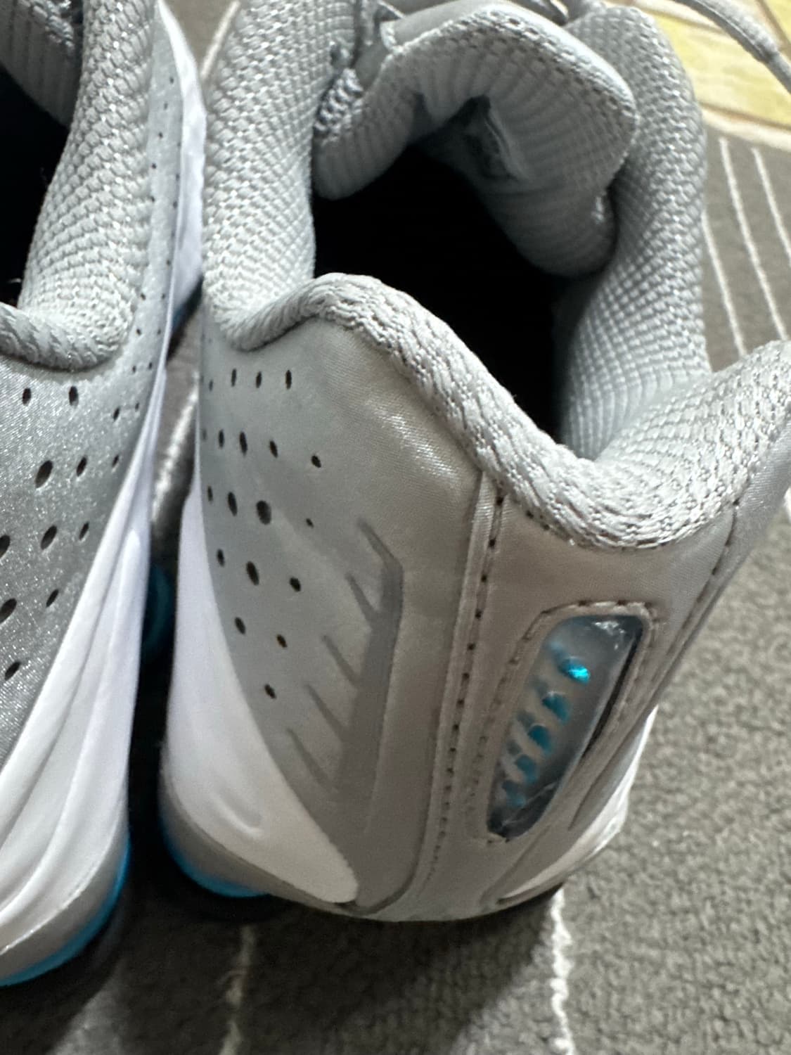 나이키 샥스 R4 메탈릭 실버 화이트 상품이미지10