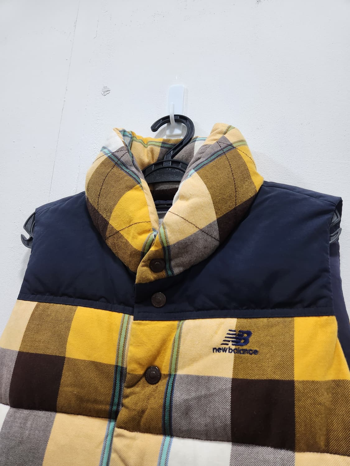 뉴발란스 체크 패턴 덕다운 패딩 조끼 남녀공용 90(M)사이즈 상품이미지2