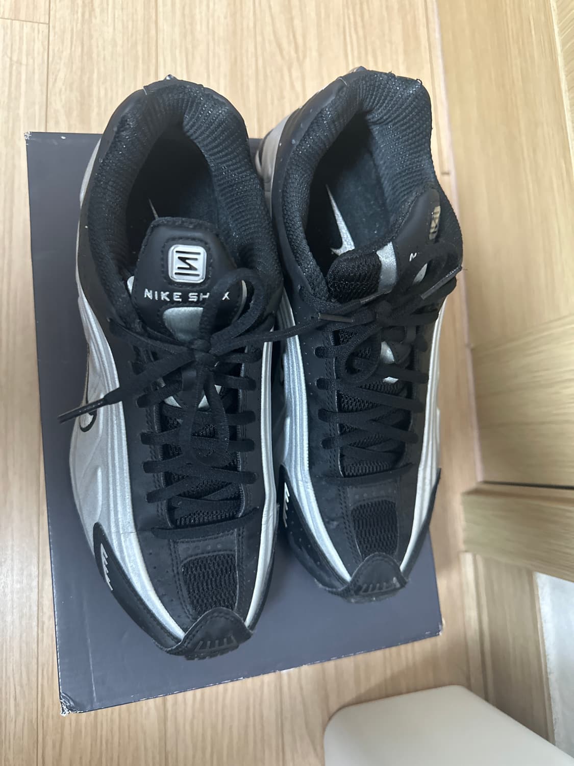 나이키 샥스 R4 메탈릭 실버 블랙 상품이미지2