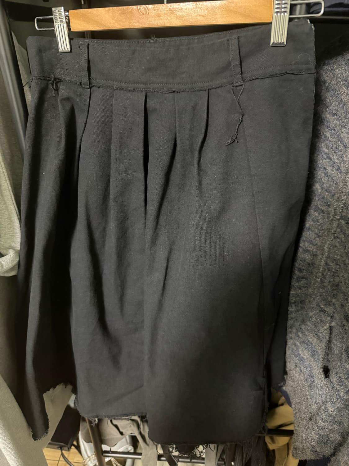 밀로우먼 컷오프 플리츠 스커트 블랙 상품이미지6