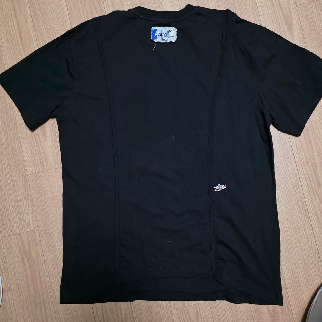 2 ) 아더에러 언발 블랙 반팔티 상품이미지2