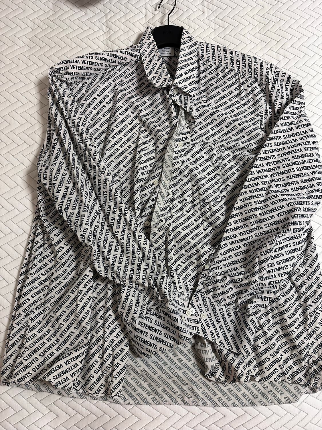 [M] 베트멍 트위스트 셔츠 올오버 로고 상품이미지1