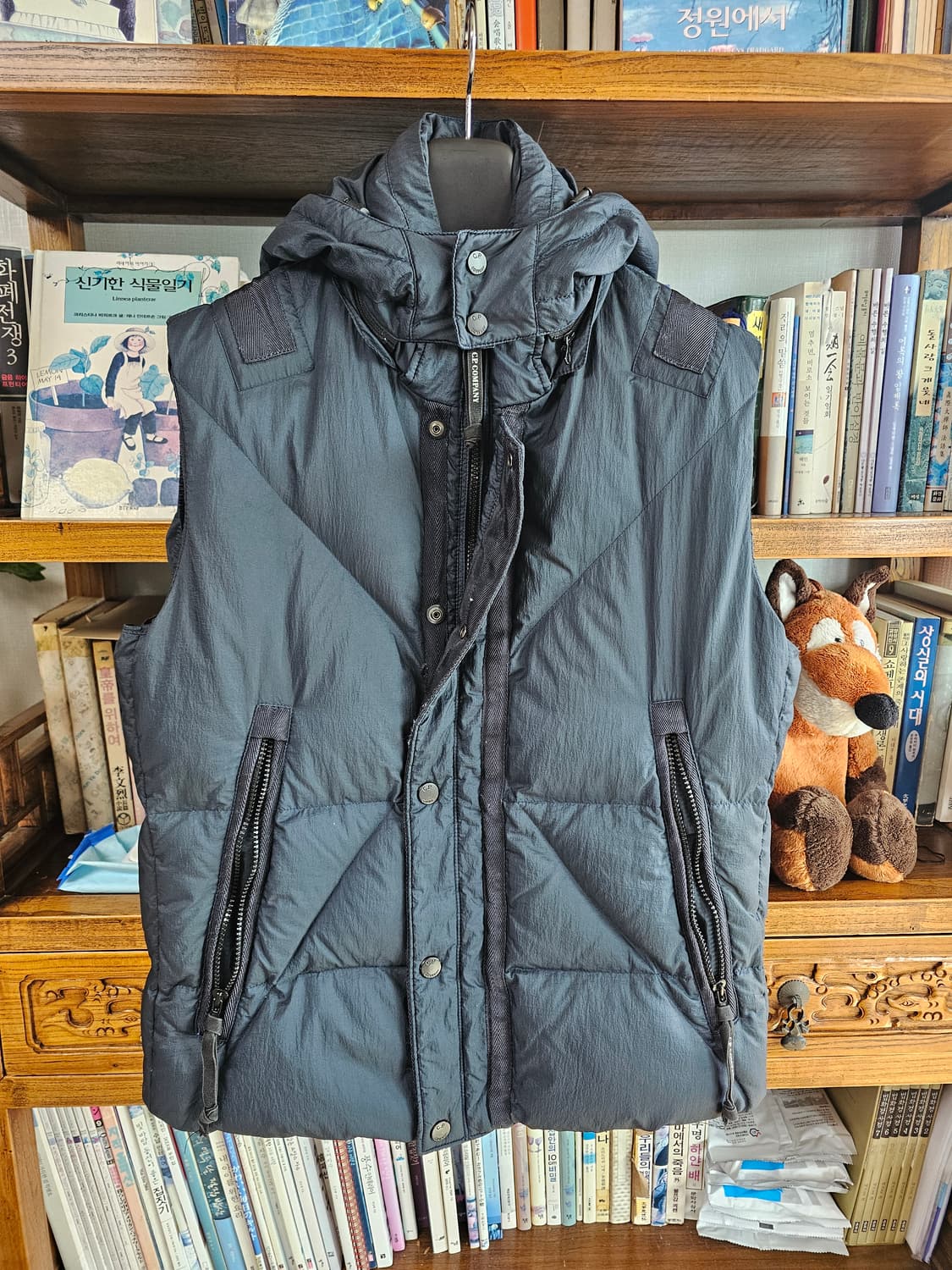 씨피컴퍼니 정품 조끼패딩 팔아요 사이즈 105 cp컴퍼니 상품이미지2