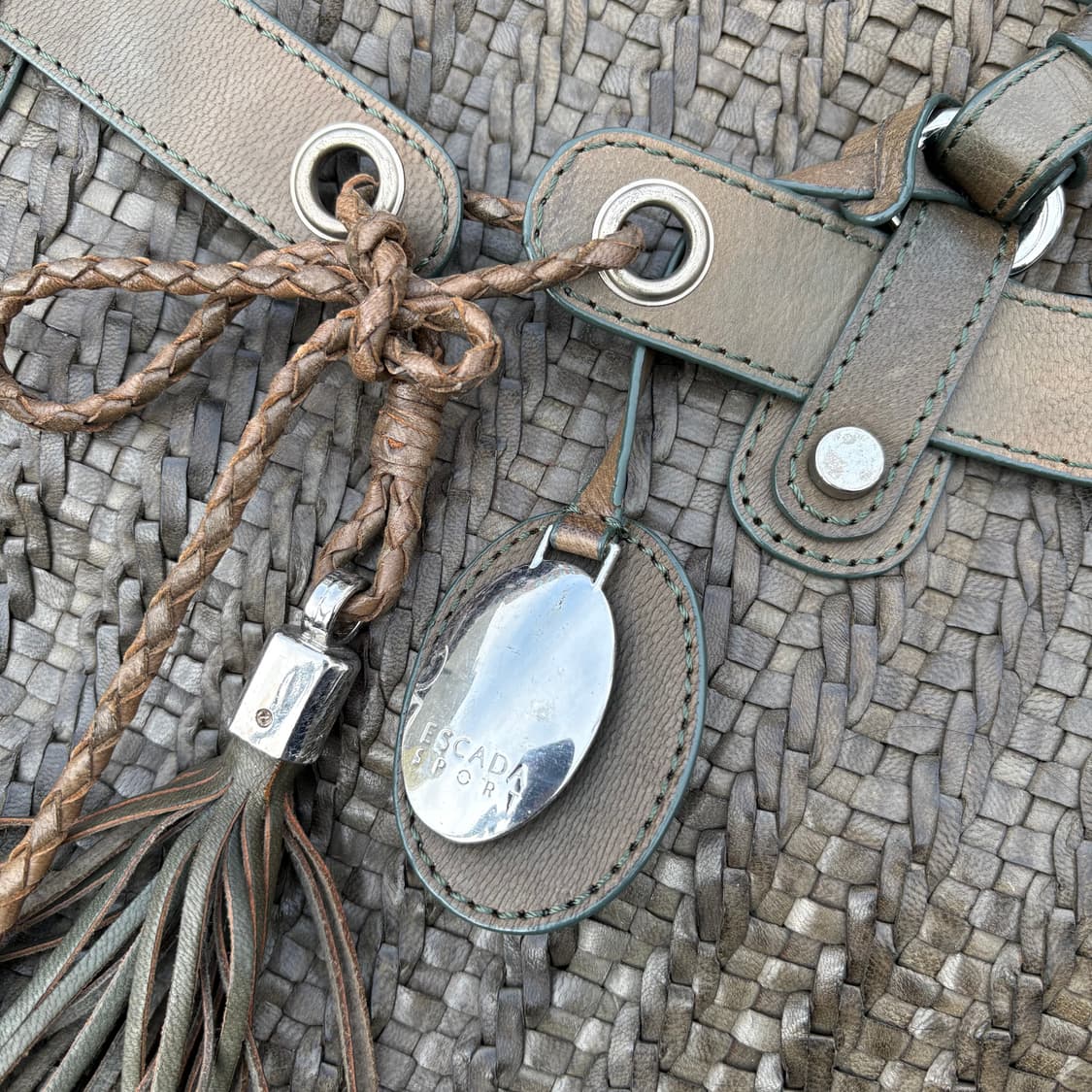 에스카다 브라운 베이지 우븐 레더 테슬 토트백 상품이미지5