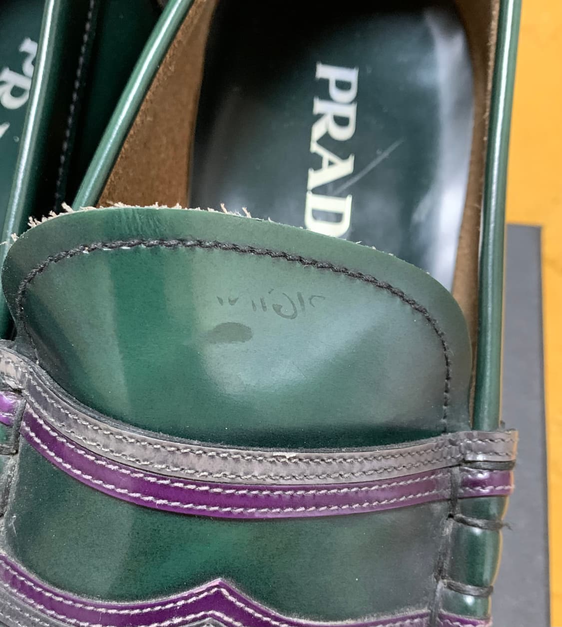 프라다 페니로퍼 그린 8사이즈 상품이미지3