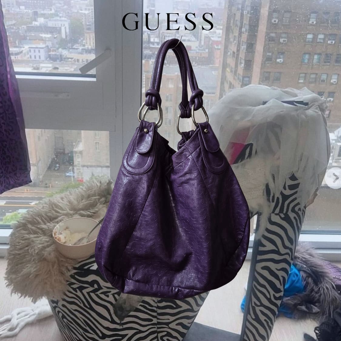 GUESS y2k Violet leather Hobo Bag 상품이미지2