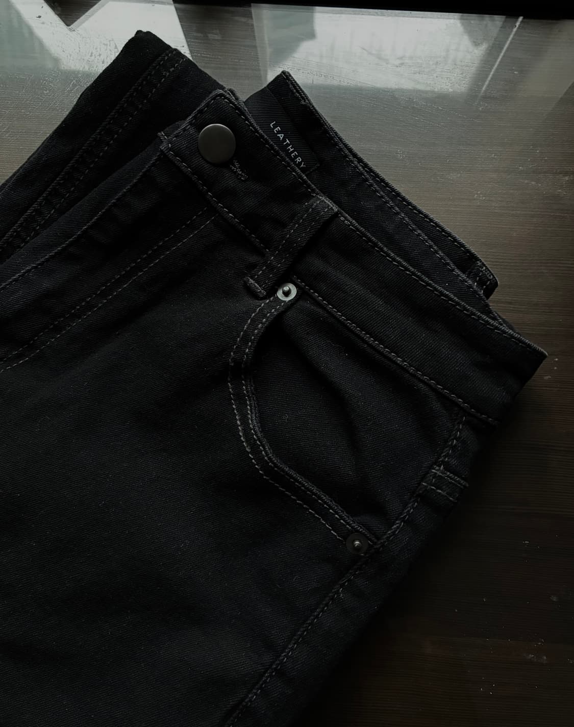 (M) 레더리 포켓 스티치 스트레이트 데님 팬츠 [BLACK] 판매 상품이미지9