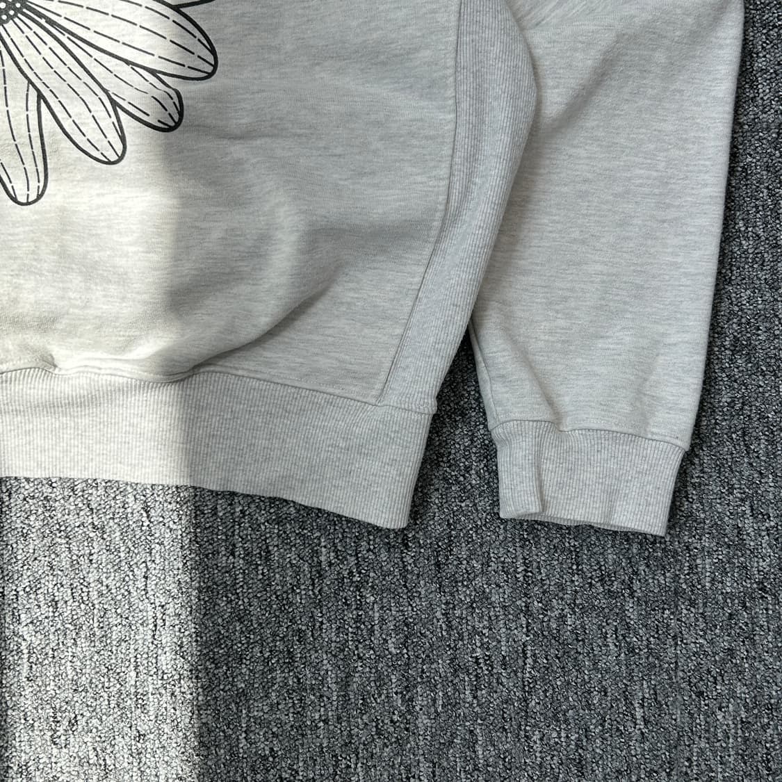 마르디메크르디 플라워 그레이 스웻셔츠 상품이미지3