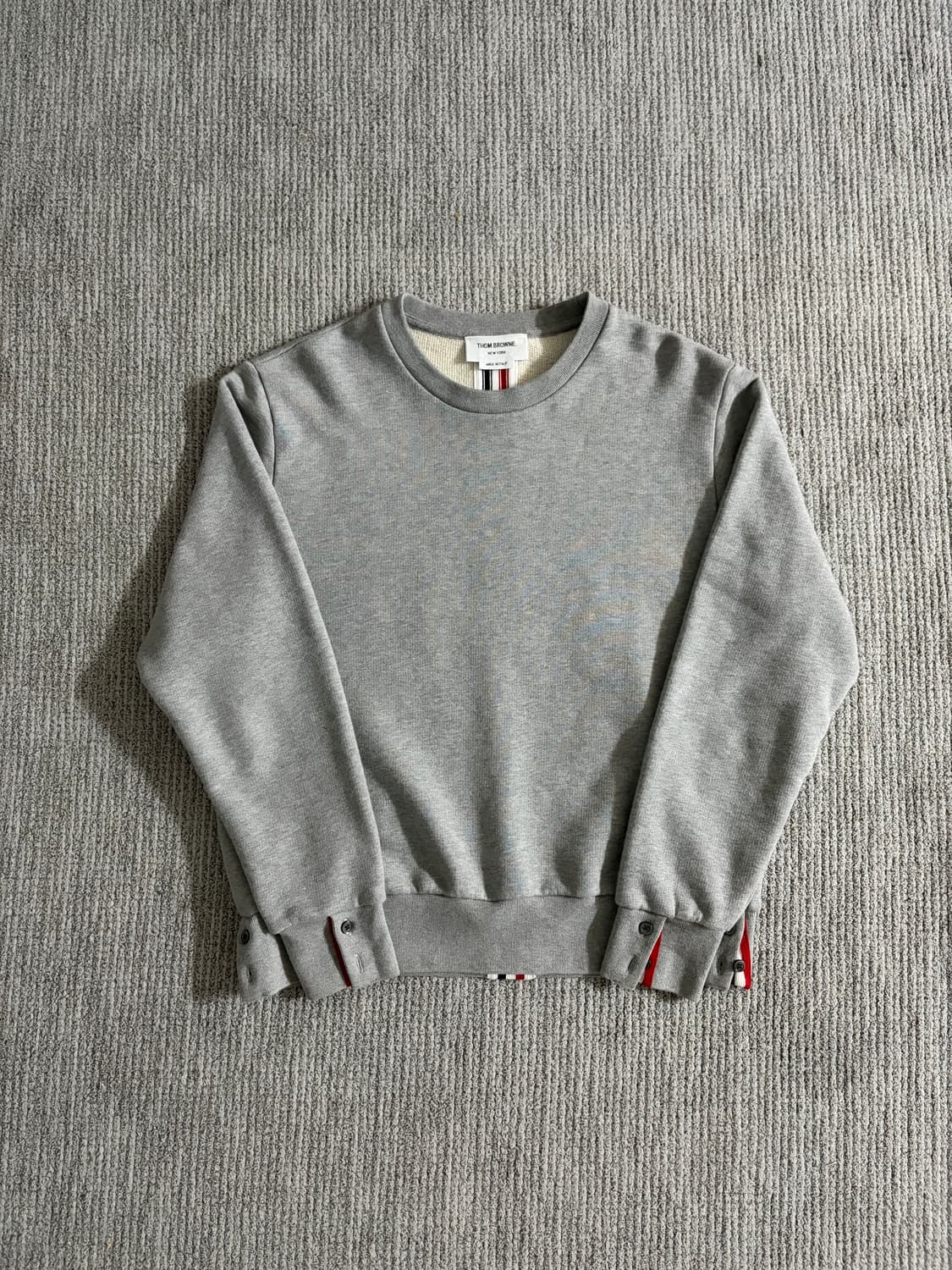 (새상품급, 2) 톰브라운 백삼선 맨투맨 상품이미지1