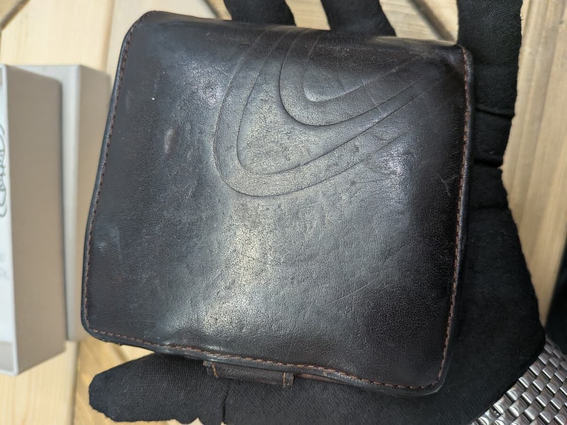 비비안 웨스트우드 망지안트 오브 오일레더 지갑 상품이미지3