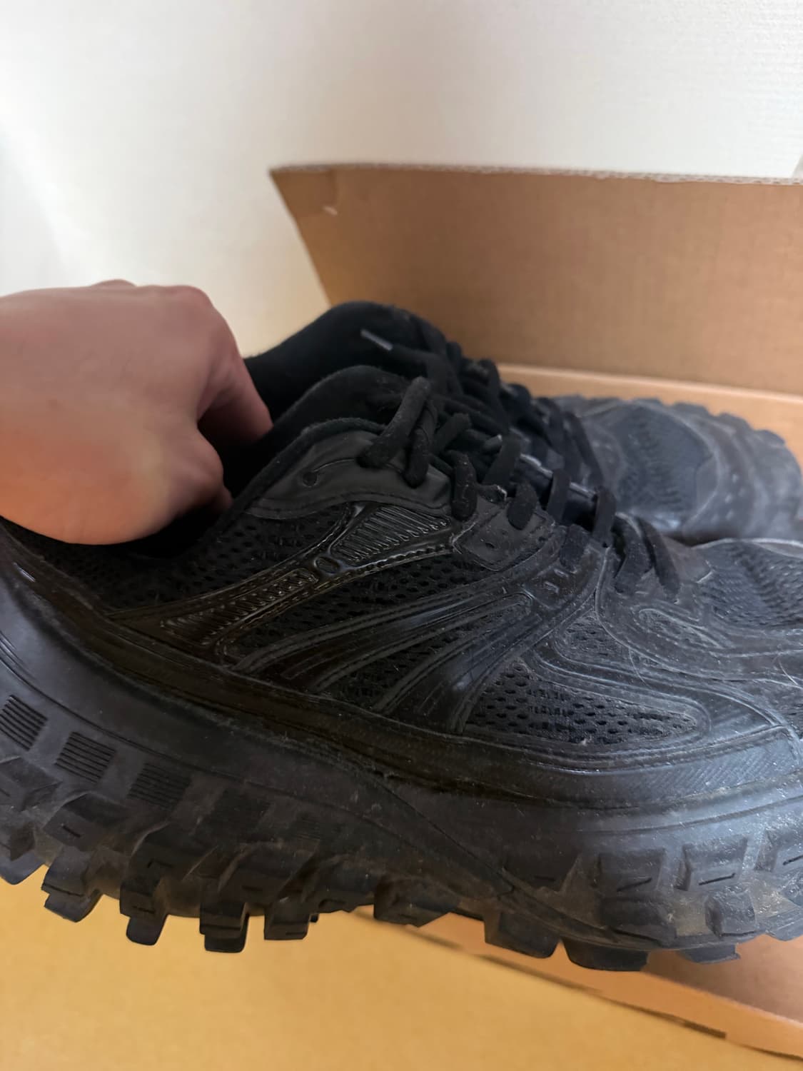 발렌시아가 디펜더 42 상품이미지2