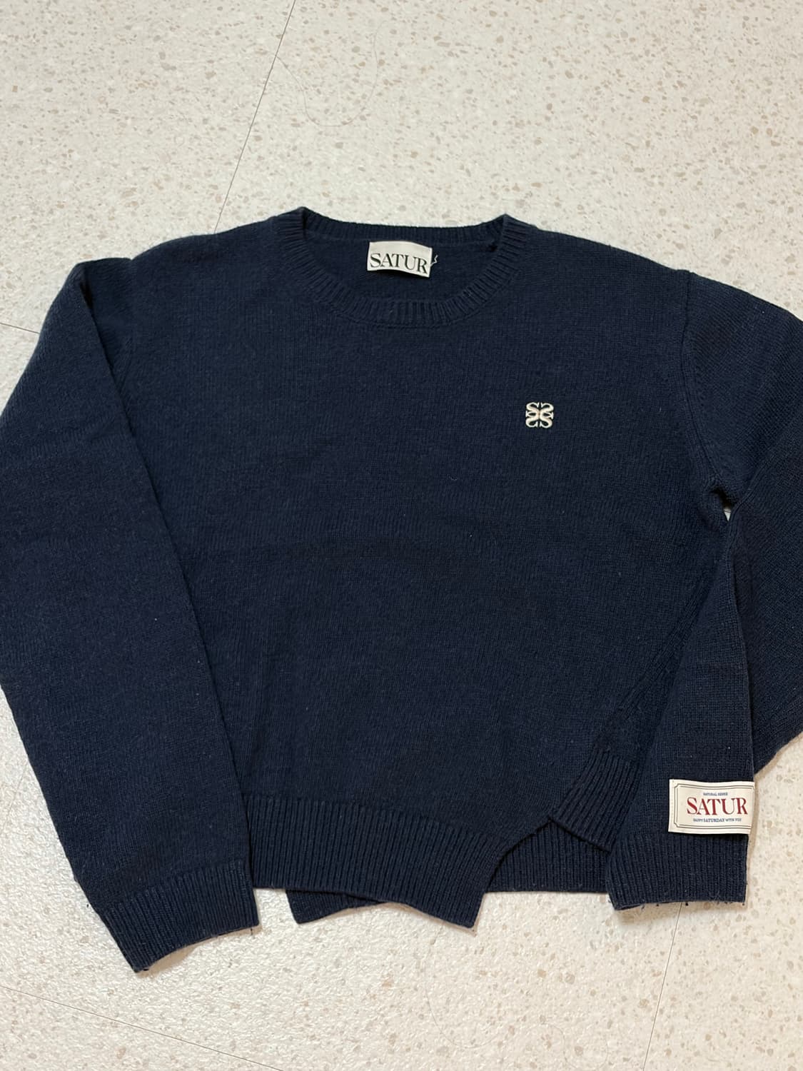 SATUR세터 여성 트임 니트 1회 시착만 상품이미지1