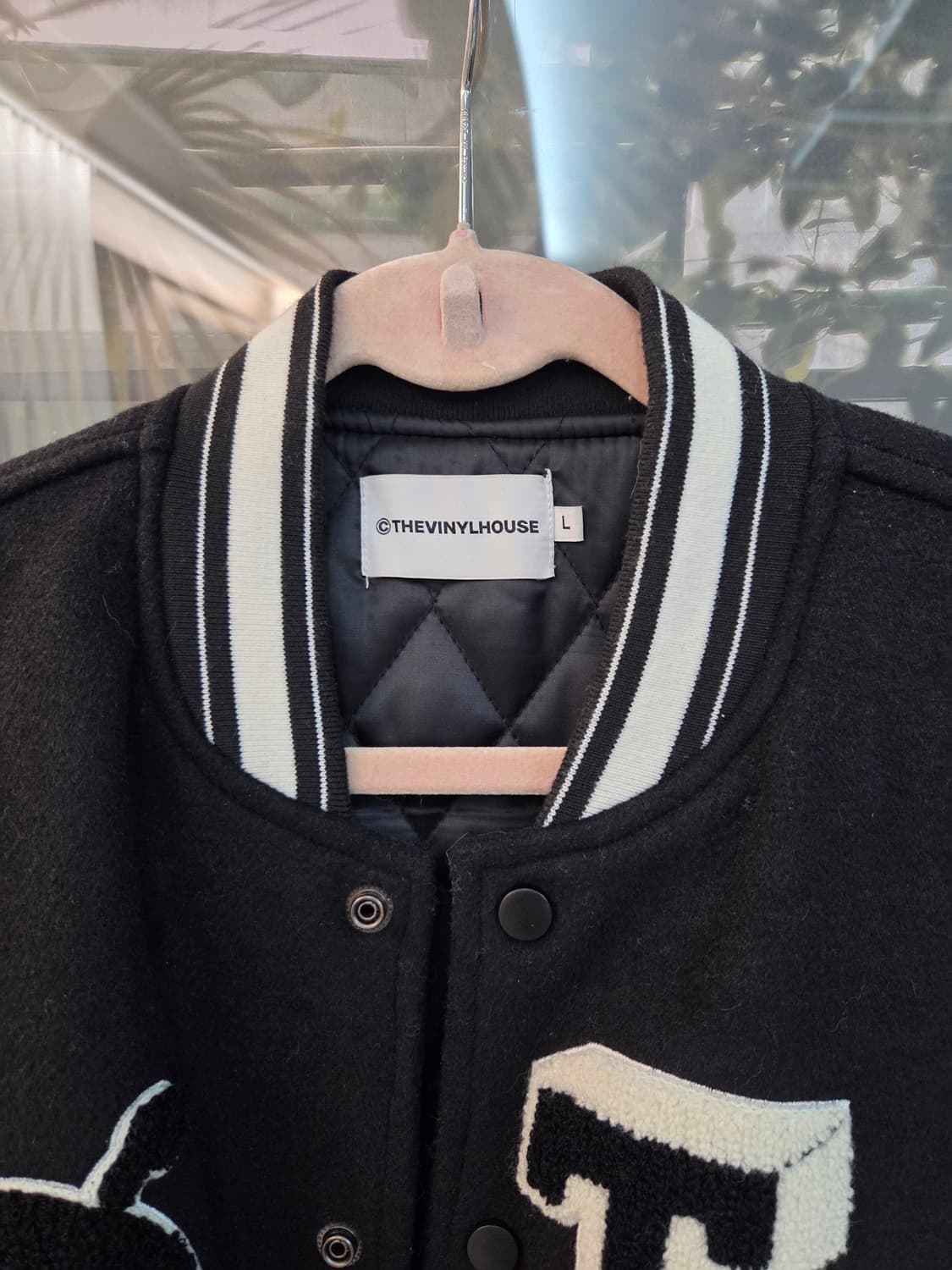 더바이닐하우스 음양 바시티 자켓 블랙 상품이미지2