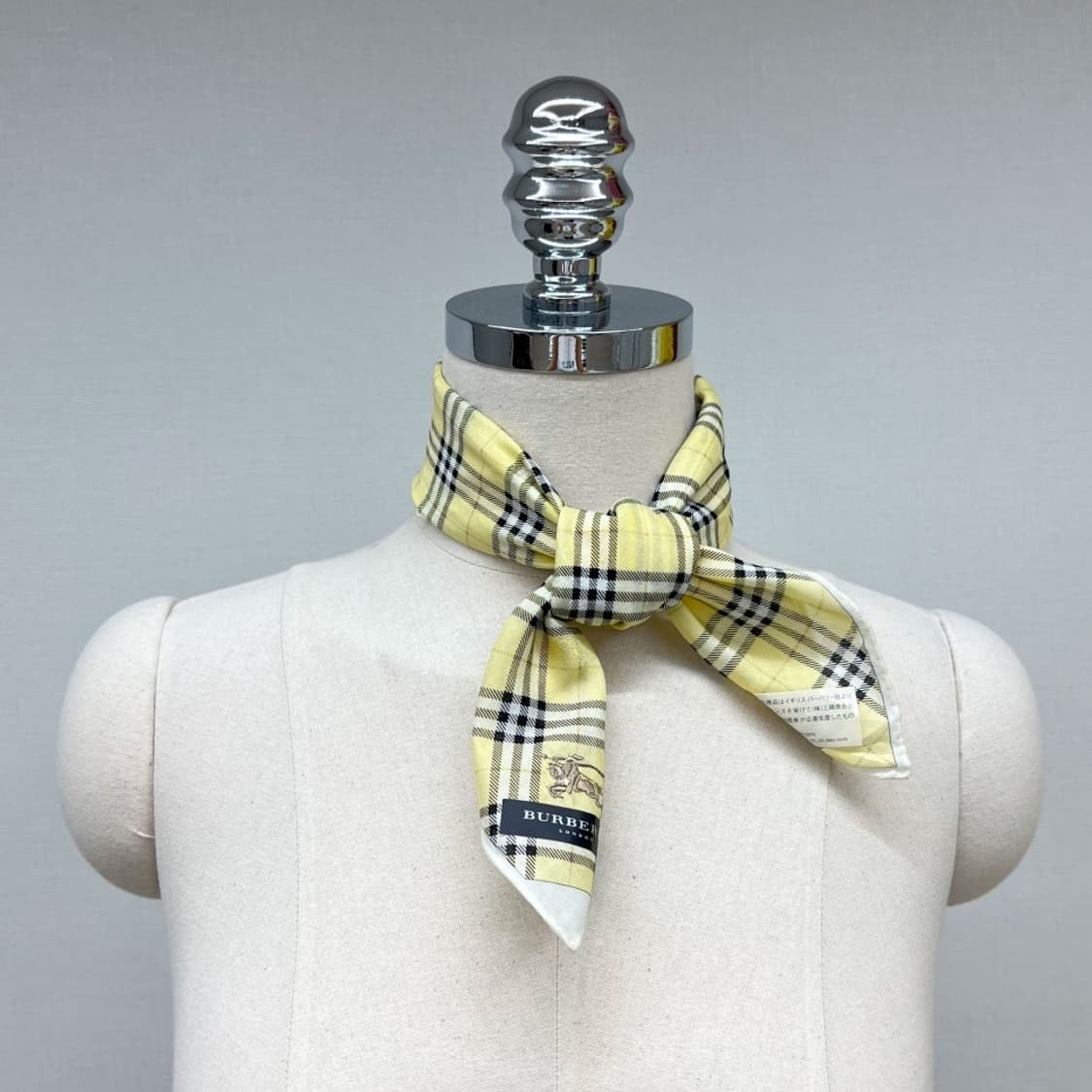 (새상품) burberry /버버리 쁘띠스카프 손수건 상품이미지9