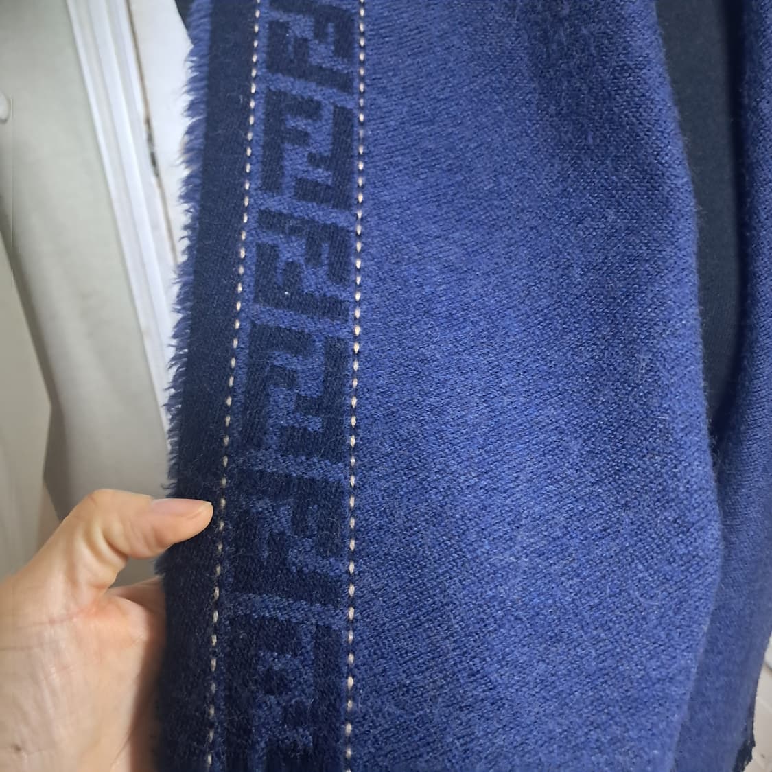 펜디 Fendi 네이비 리버시블 울 머플러(남녀공용가능) 상품이미지3