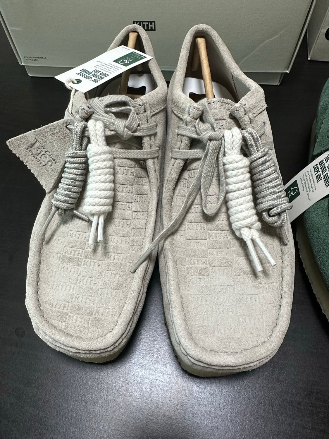 kith 클락스 왈라비 로얄티 프로그램 molecule 상품이미지2