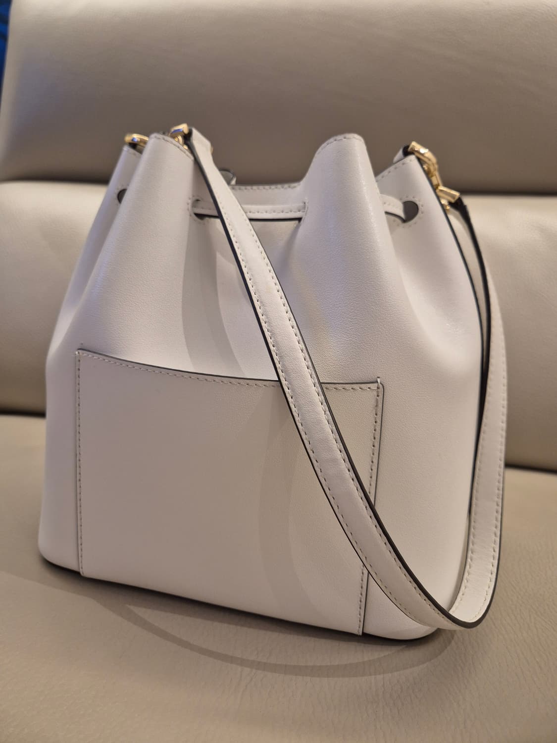 마이클코어스 화이트 버킷백 상품이미지2