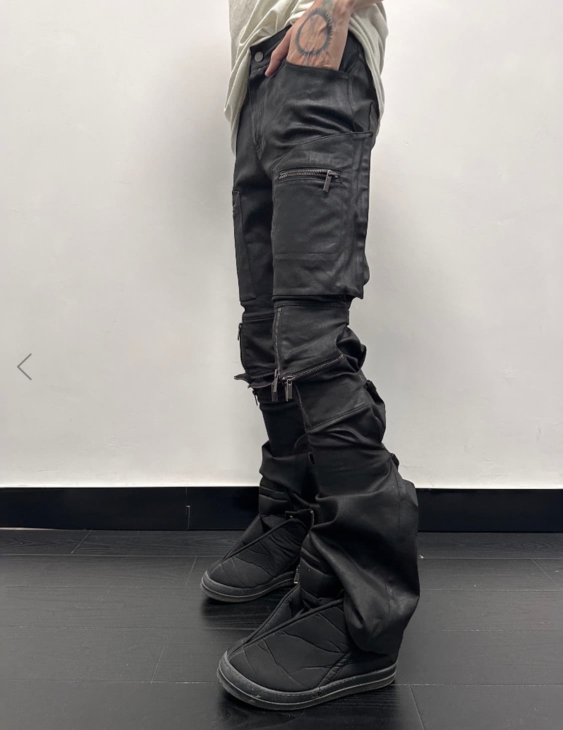 Fromtheisland Faux wax Cross zip Flare 상품이미지4