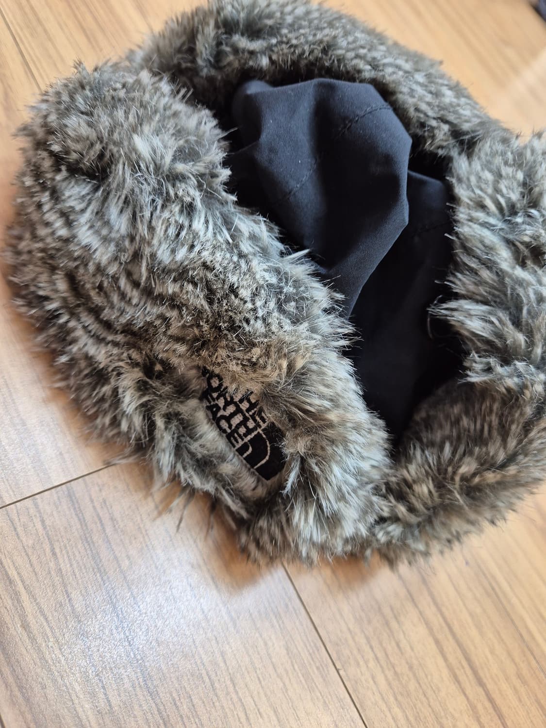 노스페이스 Summit Series 털모자입니다
- 사이즈는 M입니다
- 상품이미지1