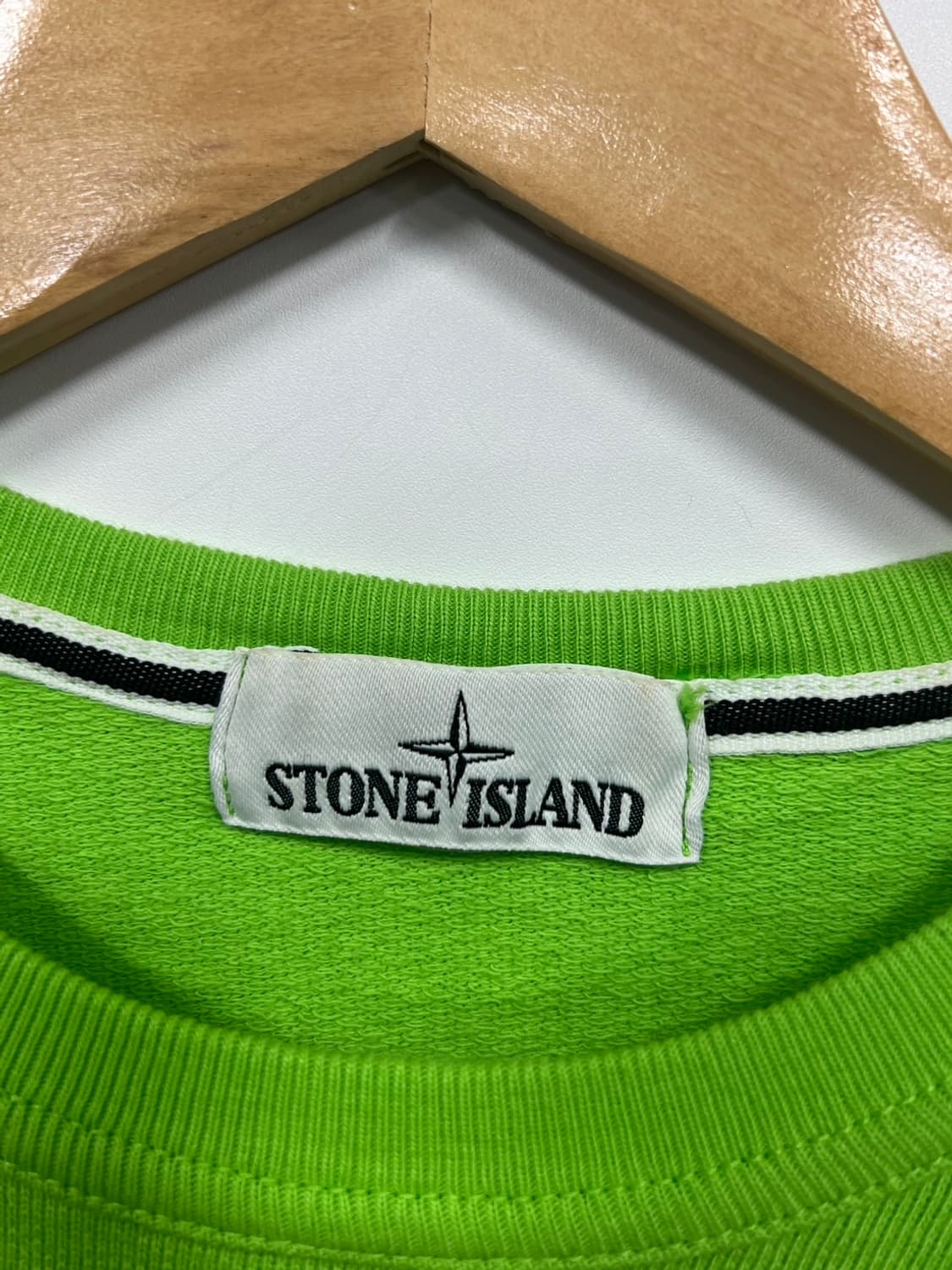 스톤아일랜드 와펜 라임 맨투맨 티셔츠 상품이미지5