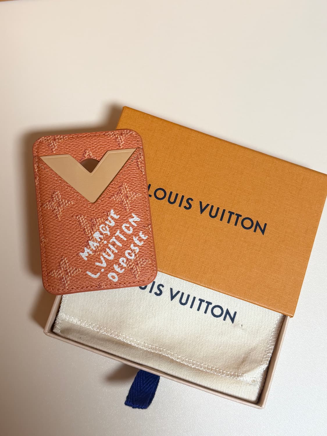 루이비통 포르트 카르트 마그넷 상품이미지1