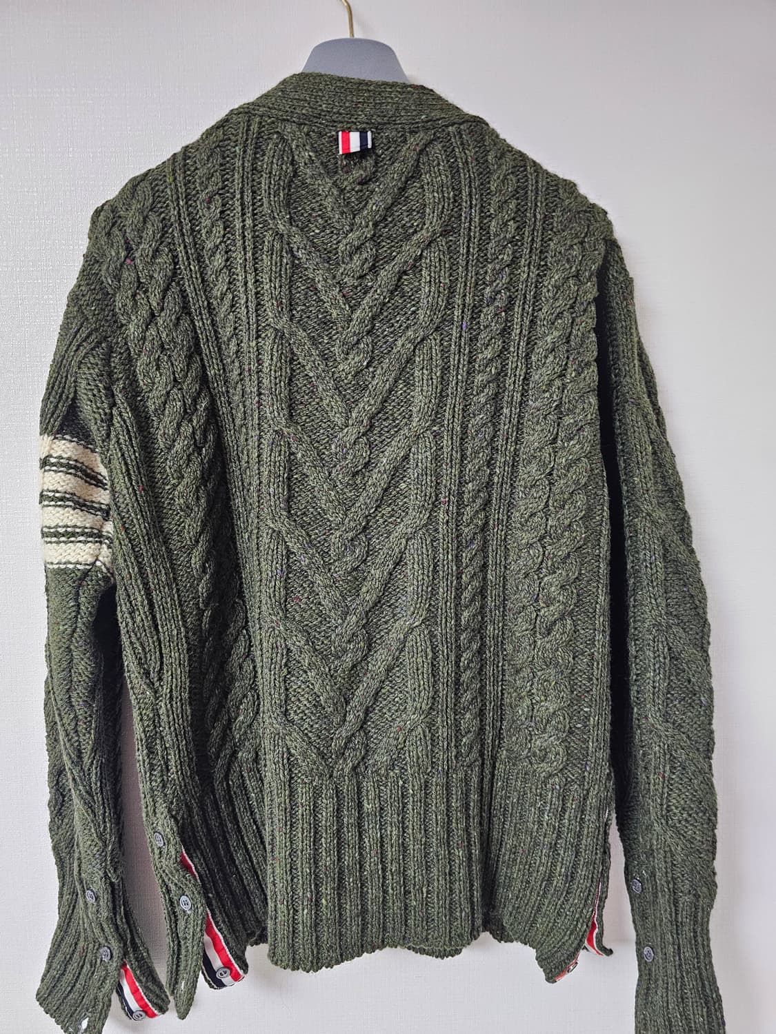 톰브라운 23fw 모헤어 사선완장 가디건(3/딥카키/정품) 상품이미지6