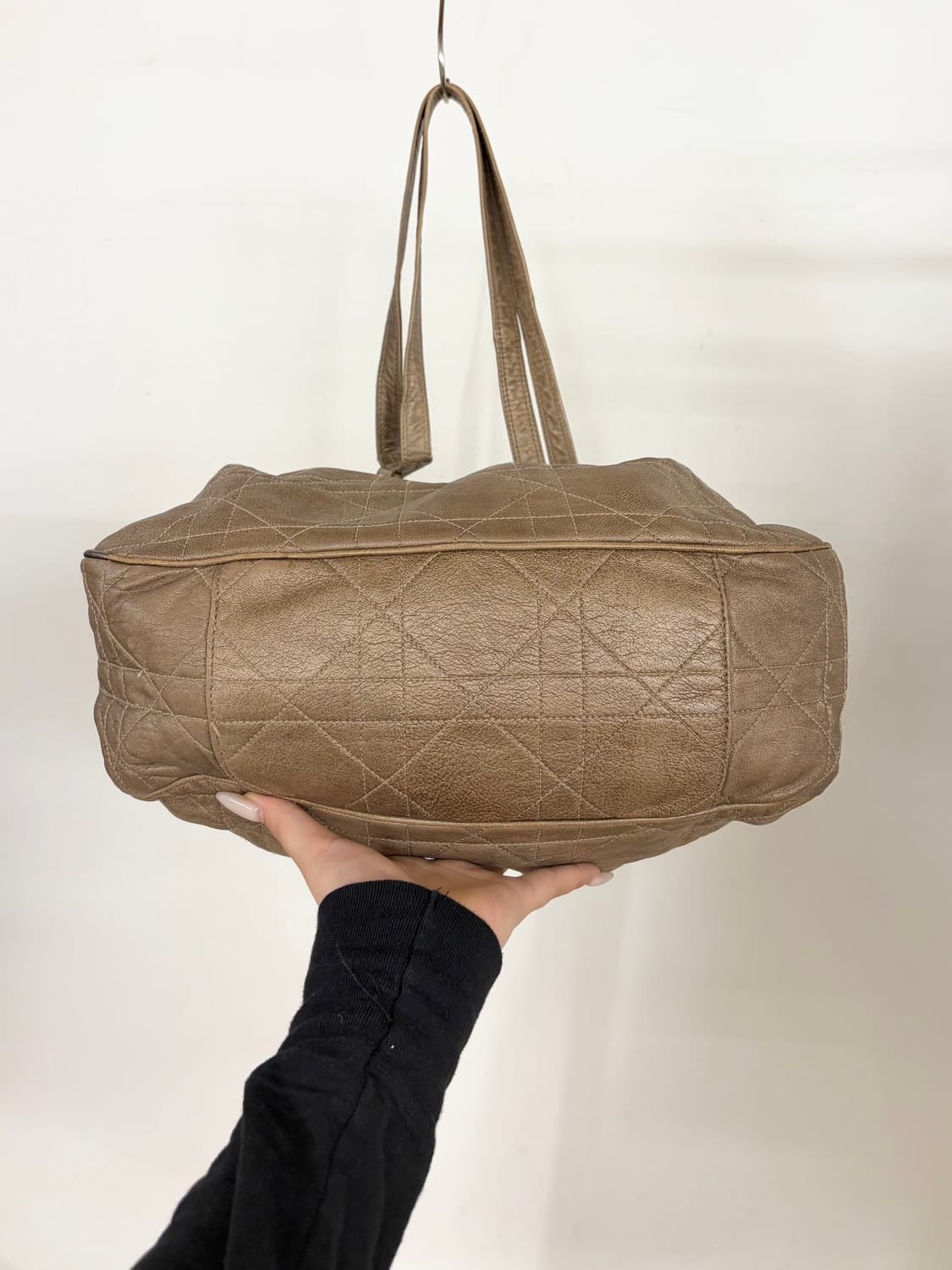 크리스찬 디올 브라운 까나쥬 램스킨 드로스트링 버킷백  상품이미지6