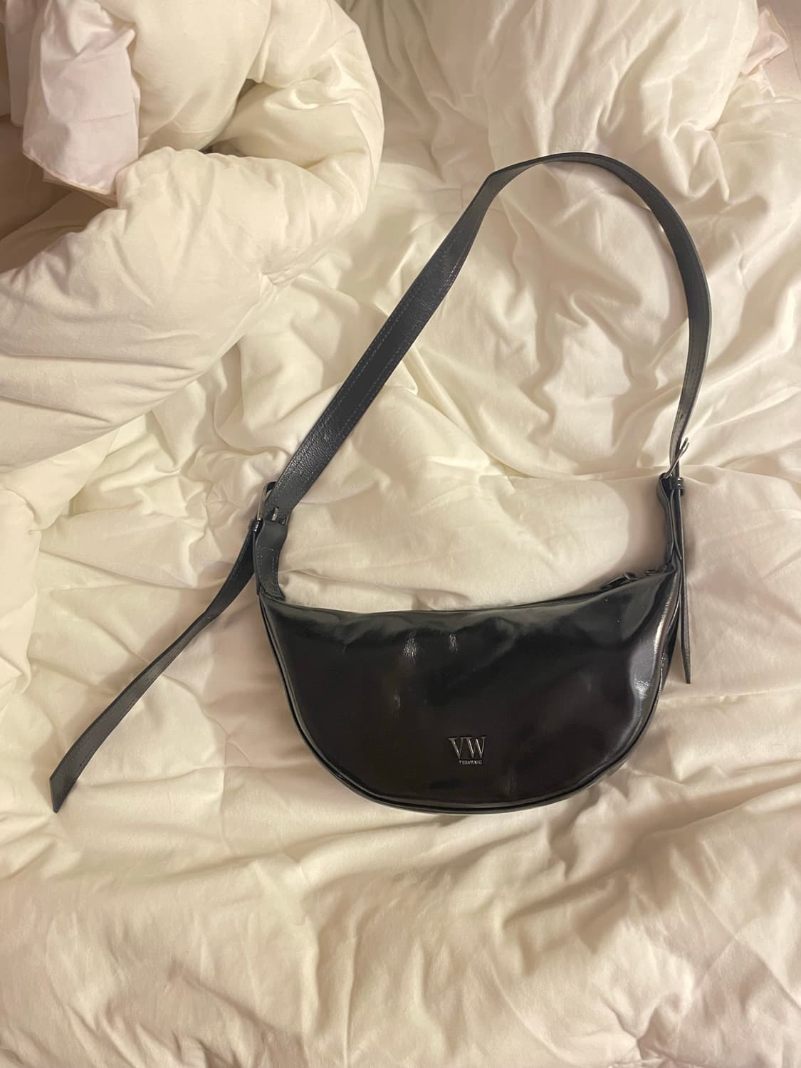 베라왕 크루아상 크로스백 숄더백 상품이미지1