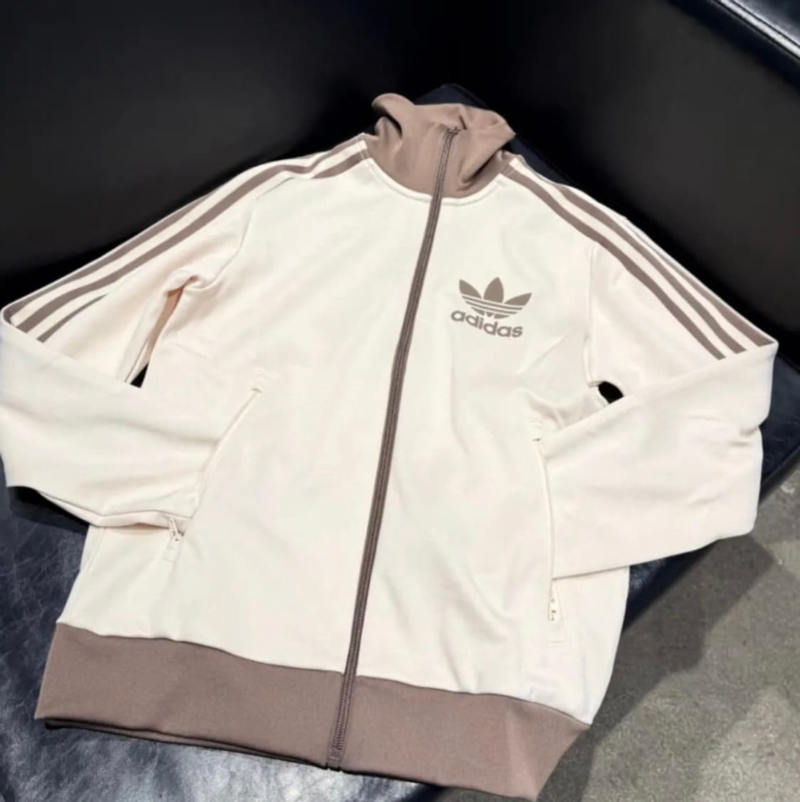 아디다스 베켄바우어 트랙탑 저지 크림 브라운 JC5807  상품이미지2
