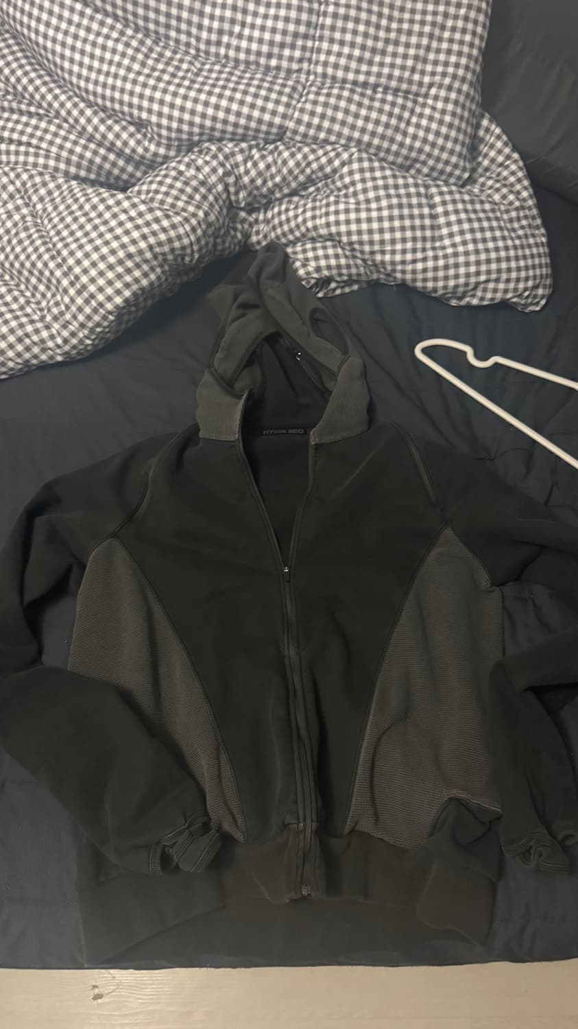 Hyeinseo 25ss Slashed Zip Hoodie 상품이미지2