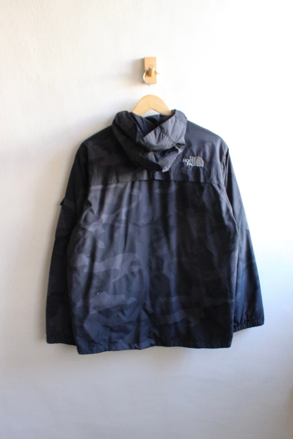 노스페이스 윈드브레이커 상품이미지6