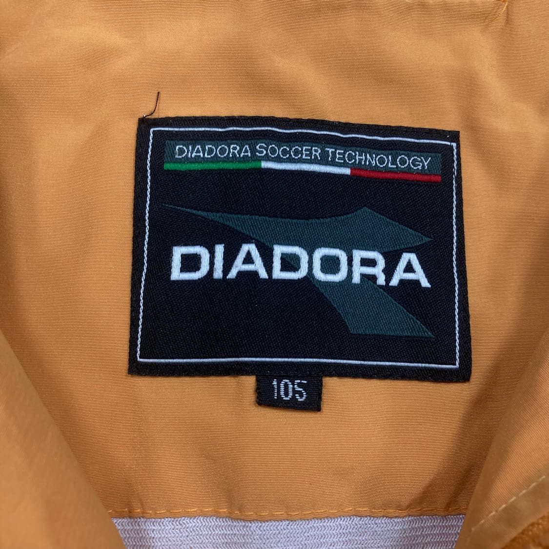 디아도라 믹스 컬러 스몰 로고 바람막이 상품이미지3